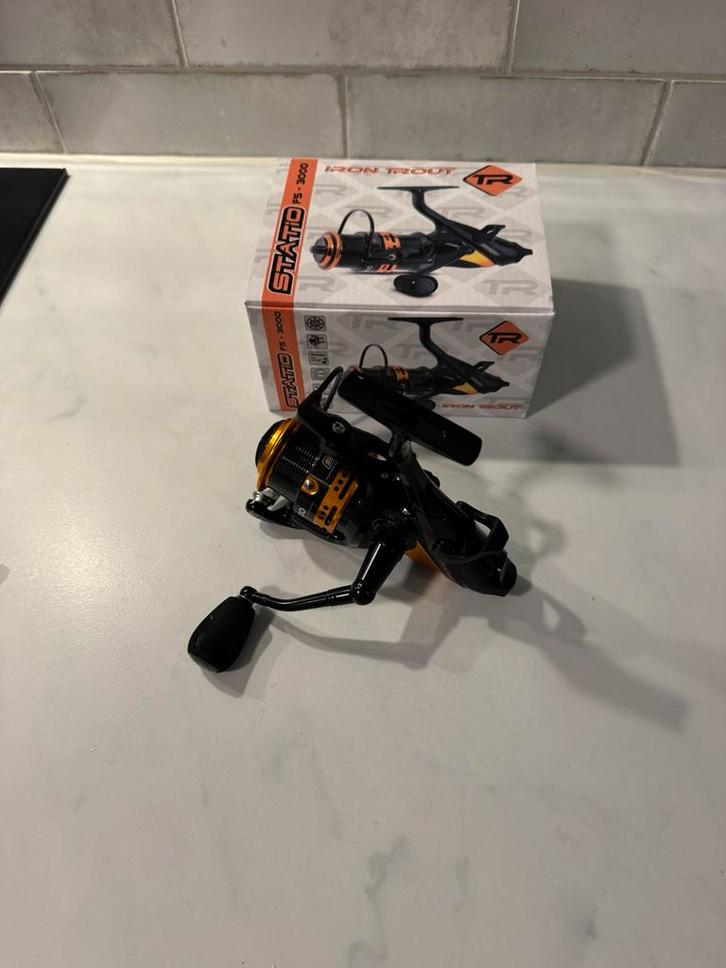 nieuwe iron trout statio fs 3000 baitrunners, Watersport en Boten, Hengelsport | Roofvissen, Nieuw, Molen, Ophalen of Verzenden