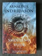 Arnaldur Indriðason - Smeulend vuur. (2021), Ophalen of Verzenden, Zo goed als nieuw, Arnaldur Indriðason