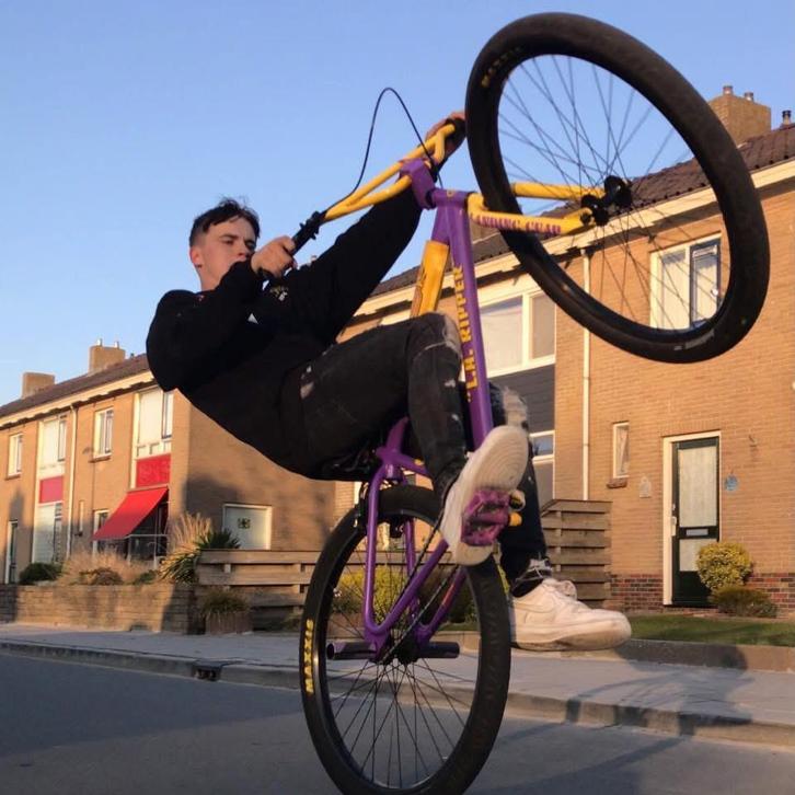 Se bike La Ripper, Fietsen en Brommers, Fietsen | Crossfietsen en BMX, Zo goed als nieuw, 24 inch of meer, Aluminium, Stuur 360° draaibaar