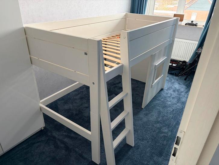 Lifetime halfhoogslaper met schuine trap., Kinderen en Baby's, Kinderkamer | Stapelbedden en Hoogslapers, Gebruikt, Halfhoogslaper
