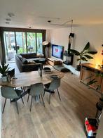 Ovale vlakke mango houten tafel met zwart frame, Huis en Inrichting, Tafels | Eettafels, 100 tot 150 cm, Ophalen of Verzenden