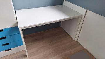 Melltrop eettafel/bureau van Ikea (wit) beschikbaar voor biedingen