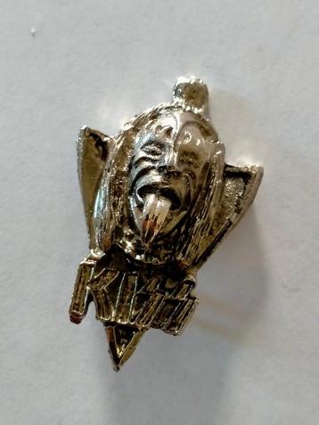 Kiss Gene Simmons vintage glamrock rock speld speldje logo  beschikbaar voor biedingen