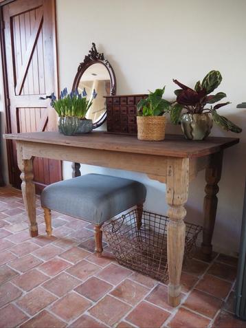 Antieke tafel sidetable brocante vintage sober landelijk beschikbaar voor biedingen