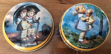 2 LEUKE HUMMEL PILLENDOOSJES beschikbaar voor biedingen