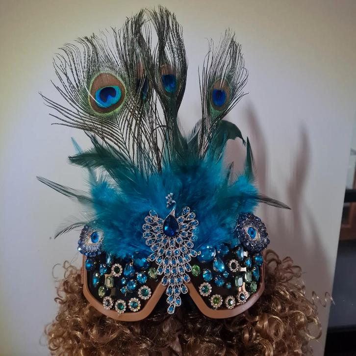 Carnavals Skibril met Pauwenveren, Kleding | Dames, Carnavalskleding en Feestkleding, Nieuw, Accessoires, Carnaval, Ophalen of Verzenden
