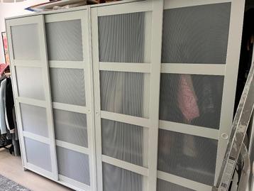 2x IKEA kledingkast met schuifdeuren beschikbaar voor biedingen