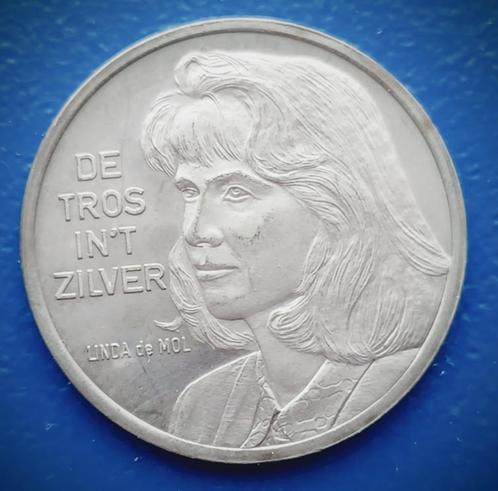 Penning De Tros in 't zilver - Linda de Mol, Postzegels en Munten, Penningen en Medailles, Overige materialen, Nederland, Verzenden