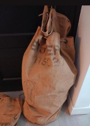 Vintage Leger Duffelzak - 2 stuks beschikbaar voor biedingen