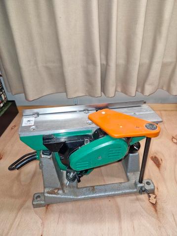 Schaafmachine met steun voor te vlakken. beschikbaar voor biedingen