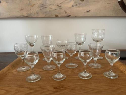 Verschillende borrelglaasjes geëtst / gegraveerd / antiek, Huis en Inrichting, Keuken | Servies, Gebruikt, Glas of Glazen, Overige stijlen