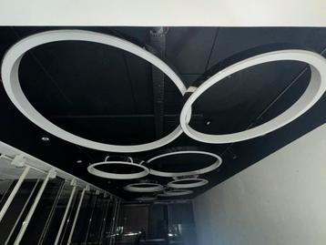 Prachtige grote ronde lampen beschikbaar voor biedingen