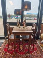 Tafel met 2 houten stoeltjes. Vintage supersetje!, Ophalen