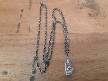 Oude Zilveren ketting met hanger lantaarn beschikbaar voor biedingen