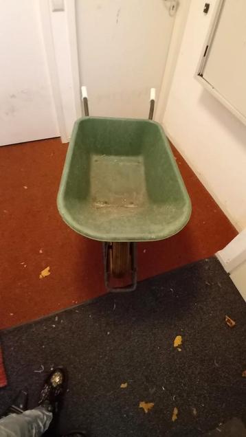 Fort Kruiwagen+antilek band erop TE KOOP weg=weg beschikbaar voor biedingen