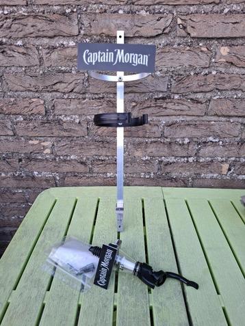 Captain Morgan rum flessenhouder / dispenser met doseur beschikbaar voor biedingen
