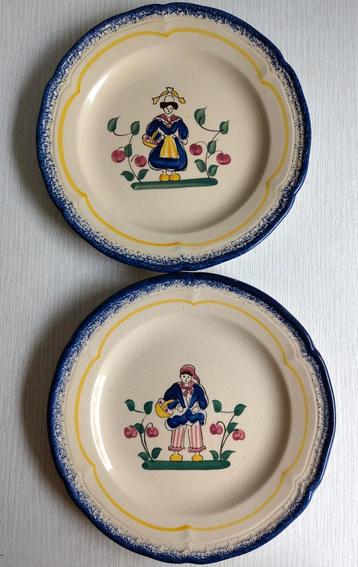 2 handgemaakte bordjes Faience d'art regional Breton izgs