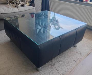 Gratis hocker zwart leer incl. glasplaat beschikbaar voor biedingen