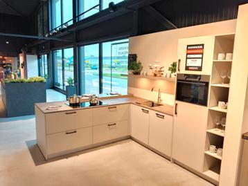 ACTIE!marquardt hoekkeuken inclusief apparatuur  beschikbaar voor biedingen
