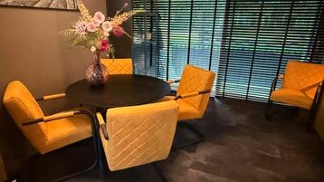 Set van 5 okergele eetkamerstoelen – T.E.A.B. beschikbaar voor biedingen