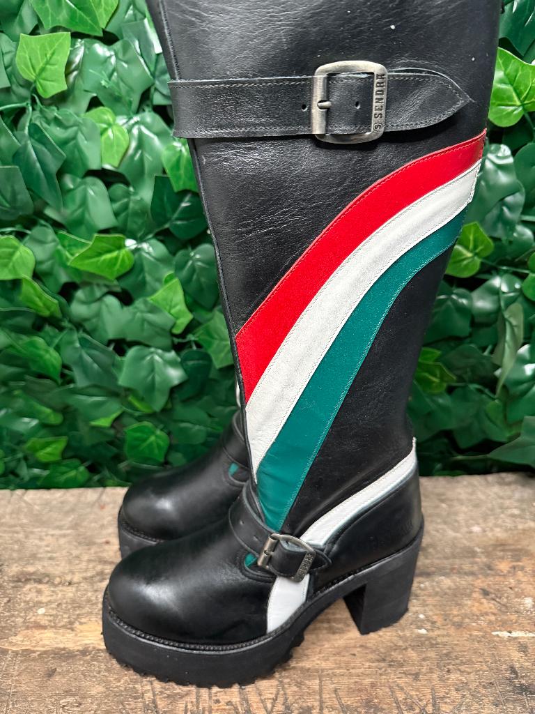 geweldig Nieuwe vintage plateau laars van Sendra maat 38, Kleding | Dames, Schoenen, Zwart, Nieuw, Ophalen of Verzenden, Sendra