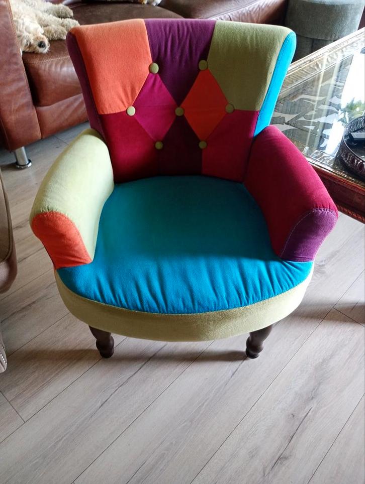 Kleurrijke fauteuil - Kinderfauteuil, Huis en Inrichting, Fauteuils, Gebruikt, Hout, Stof, 50 tot 75 cm, Minder dan 75 cm, Ophalen