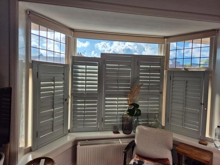 Shutters hout lichtgrijs, Huis en Inrichting, Stoffering | Gordijnen en Lamellen, Gebruikt, Grijs, Ophalen of Verzenden