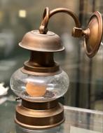 Antieke Wandlamp met Glazen Kap, Huis en Inrichting, Lampen | Wandlampen, Ophalen of Verzenden, Gebruikt, Glas