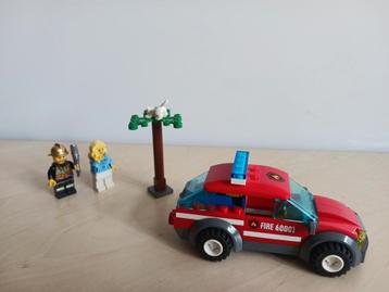 Lego city 60001 brandweerauto kat in boom