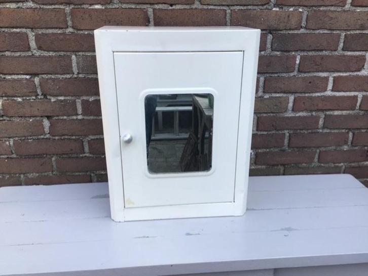 Metalen medicijnkastje met spiegel, Antiek en Kunst, Curiosa en Brocante, Ophalen of Verzenden