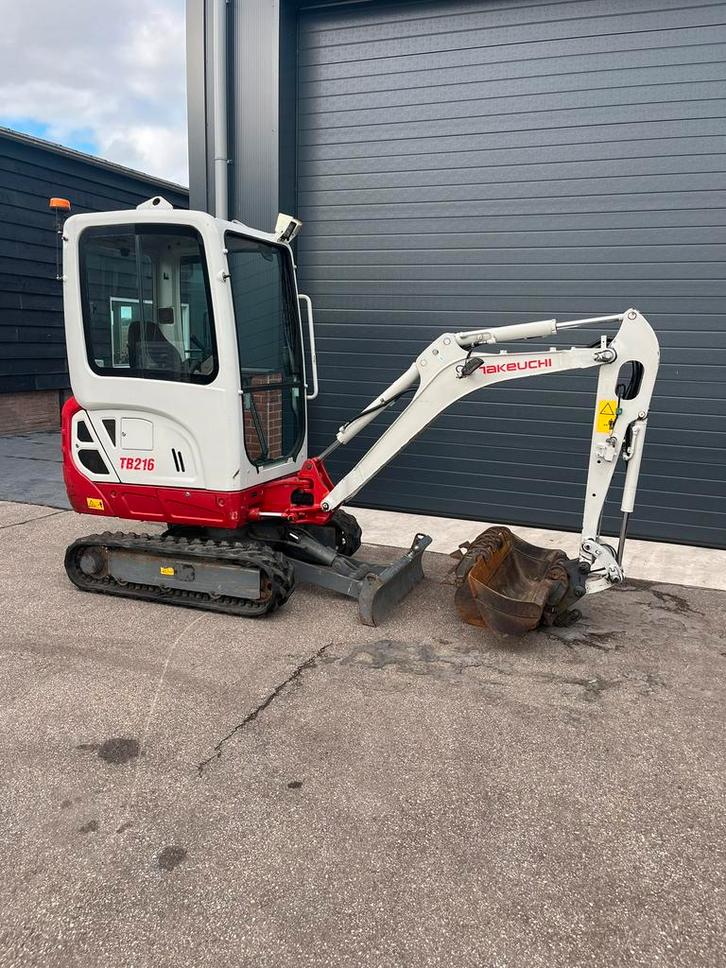 takeuchi tb216 minigraver te huur (bezorging mogelijk), Zakelijke goederen, Machines en Bouw | Kranen en Graafmachines, Graafmachine
