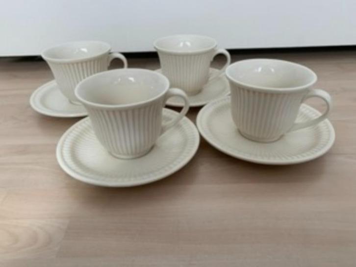 Kop en Schotel 4x creme kleur koffie of thee, Huis en Inrichting, Keuken | Servies, Nieuw, Kop(pen) en/of Schotel(s), Overige stijlen