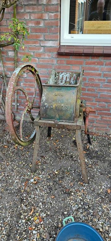 Antieke HAKO Bietenmolen beschikbaar voor biedingen