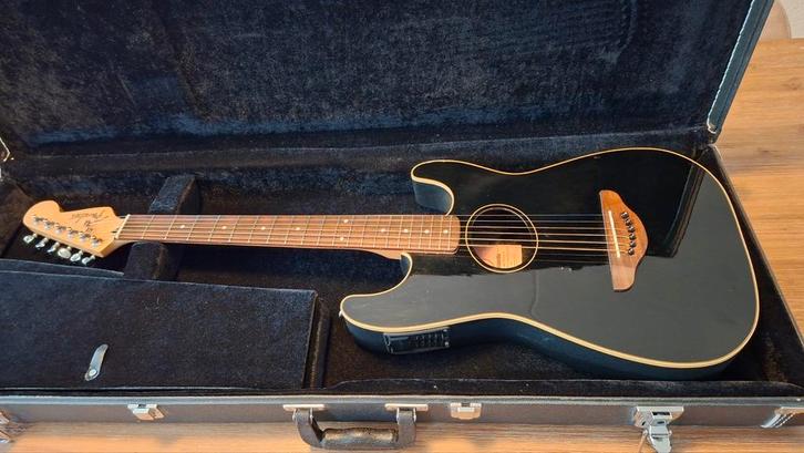 Fender Stratacoustic, Muziek en Instrumenten, Snaarinstrumenten | Gitaren | Akoestisch, Gebruikt, Overige typen, Met koffer, Ophalen