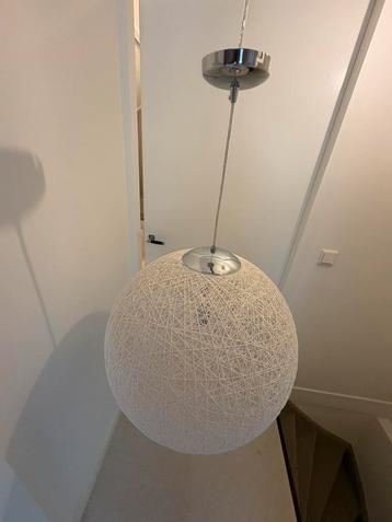 Witte draad bol met zilverkleurig armatuut (E27, max. 60W)