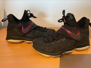 Nike LeBron 14 Bred mt 42 weinig gedragen, geen draagsporen beschikbaar voor biedingen