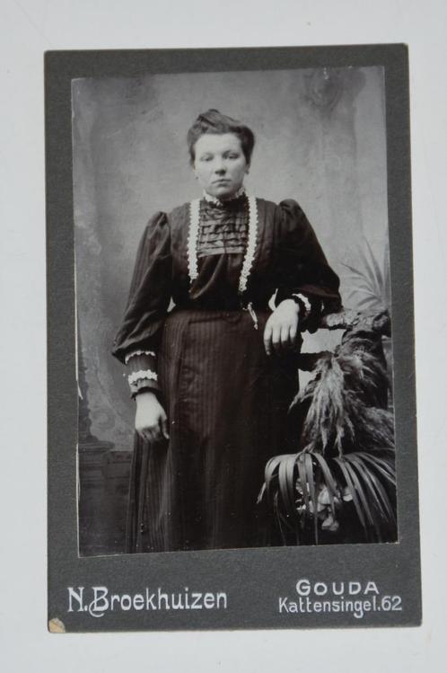 Antieke foto vrouw 1900 Broekhuizen Gouda Cart de Visite CDV, Verzamelen, Foto's en Prenten, Gebruikt, Foto, Voor 1940, Ophalen of Verzenden