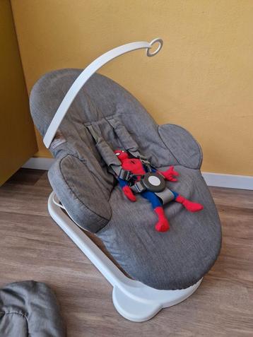 Stokke steps bouncer taupe wipstoel met newborn insert  beschikbaar voor biedingen