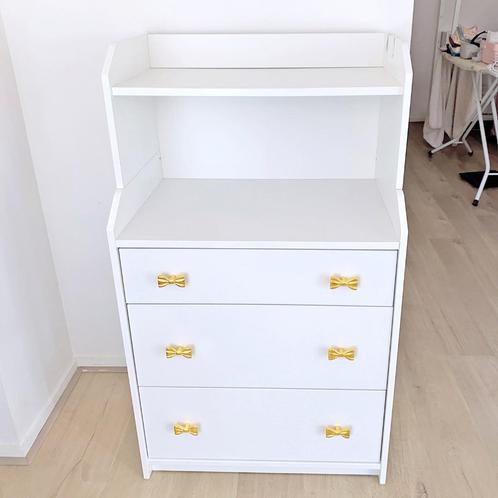 Beautiful Chest of Drawers with Gold Bow Handles, Huis en Inrichting, Kasten | Ladekasten, Zo goed als nieuw, 3 of 4 laden, Ophalen