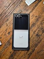 Samsung Flip 6 wit + 2 hoesjes, Telecommunicatie, Mobiele telefoons | Samsung, Ophalen, Wit, Touchscreen, Zo goed als nieuw