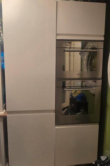 Koelkast en vriezer  oven magnetron beschikbaar voor biedingen