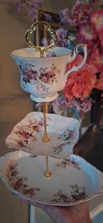 Royal Albert Lavender Rose etagere handmade €45,00, Huis en Inrichting, Woonaccessoires | Etagères, Ophalen of Verzenden, Zo goed als nieuw