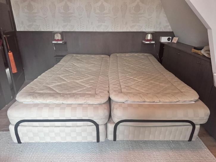 Electrische Hastens BJX luxury 180/210, Huis en Inrichting, Slaapkamer | Boxsprings, Gebruikt, 180 cm, 210 cm, Tweepersoons, Crème