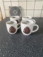 4 mokken dennenappel, Huis en Inrichting, Keuken | Servies, Ophalen of Verzenden, Zo goed als nieuw, Overige stijlen, Kop(pen) en/of Schotel(s)