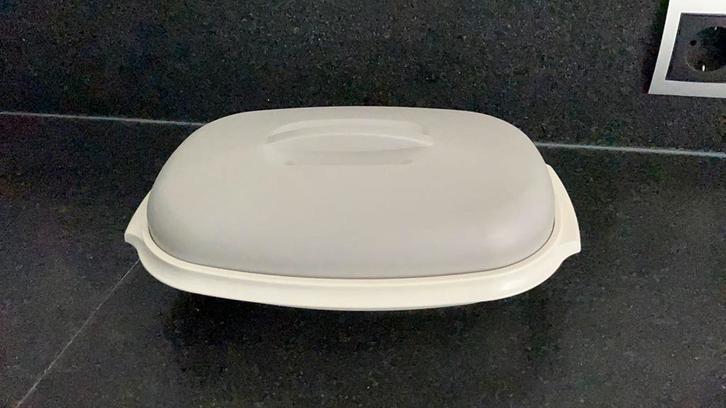 Serveerschaal vanTupperware. Wit/grijs, Huis en Inrichting, Keuken | Servies, Schaal of Schalen, Overige stijlen, Porselein, Ophalen