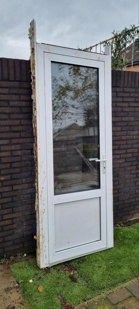 Aluminium buitendeur met kozijn en een draaikiepraam kozijn, Doe-het-zelf en Verbouw, Kozijnen en Schuifpuien, Gebruikt, Deurkozijn