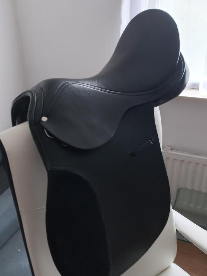 Net veelzijdigheidszadel te koop 17 inch, Dieren en Toebehoren, Paarden en Pony's | Zadels, Gebruikt, Recreatie, Ophalen