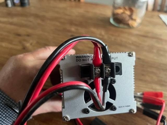 omvormer 12 volt naar 230 volt, Caravans en Kamperen, Kampeeraccessoires, Zo goed als nieuw, Ophalen of Verzenden