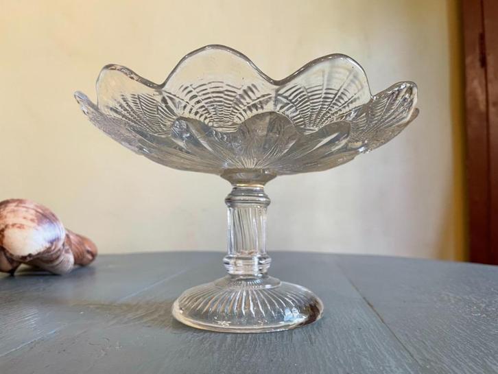Tazza Schaal op voet Fruit Koekjes Schaal persglazen Frans, Antiek en Kunst, Antiek | Glas en Kristal, Ophalen of Verzenden