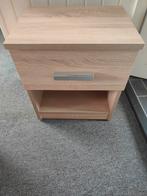 Simpel bruin nachtkastje, Ophalen, Zo goed als nieuw, Hout, Minder dan 45 cm